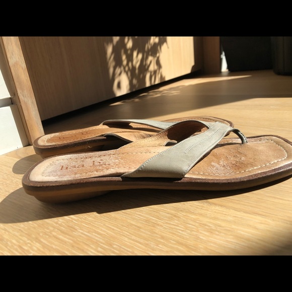 Elegant leather flip flops - Picture 2 of 2